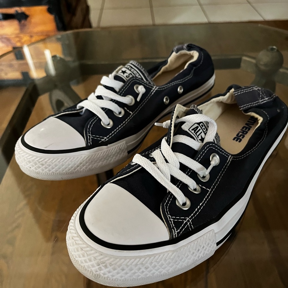Navy blue converse